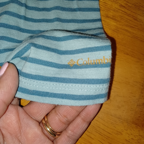 Columbia quarter-sleeve unbearable tee with stripes. GUC. Size Small. - Picture 4 of 5